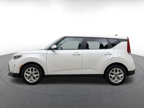 Used 2025 Kia Soul LX w/ LX Technology Package FWD image 4