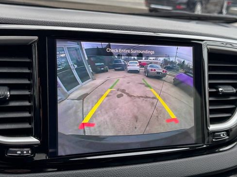 Used 2024 Chrysler Pacifica Touring-L image 30