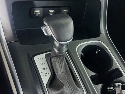 Used 2024 Kia Carnival LX image 24