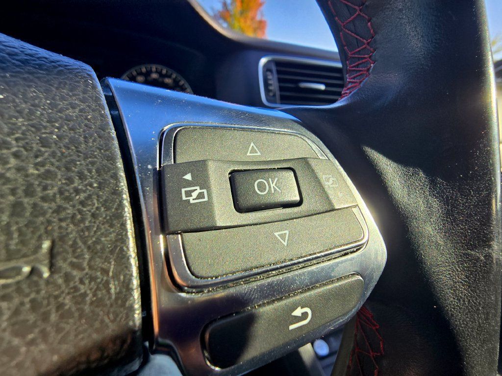 Used 2014 Volkswagen Jetta GLI Autobahn FWD image 23