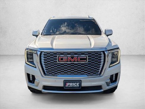 Used 2021 GMC Yukon Denali w/ Denali Premium Package image 2