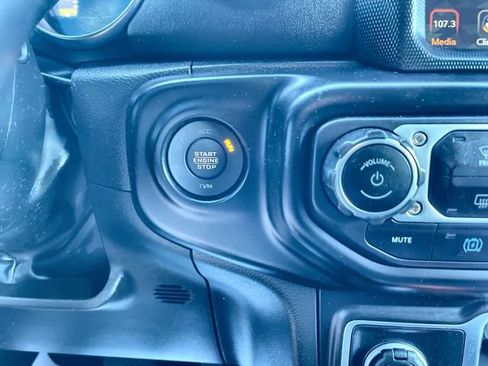 Used 2022 Jeep Wrangler Unlimited Sahara AWD/4WD image 16