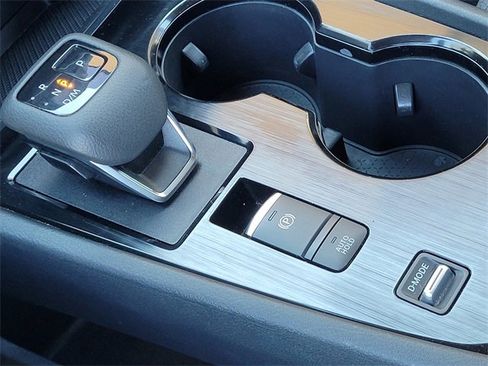 Used 2023 Nissan Rogue SV image 17