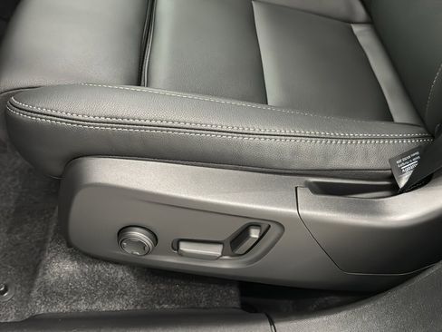 Used 2026 Volvo XC40 B5 Plus w/ Protection Package Premier image 24