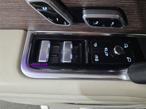 Used 2024 Land Rover Range Rover SE image 30