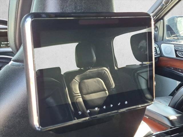 Used 2019 Lincoln Navigator Reserve AWD/4WD image 17