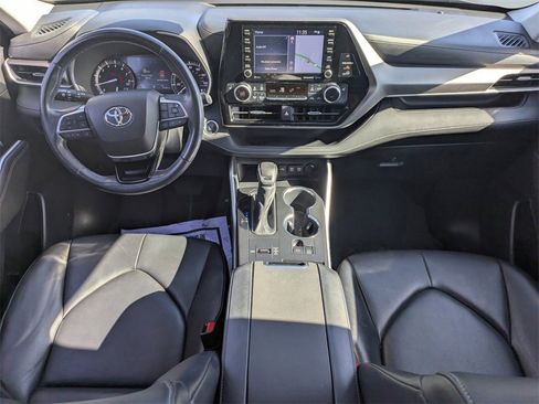Used 2021 Toyota Highlander XLE image 16