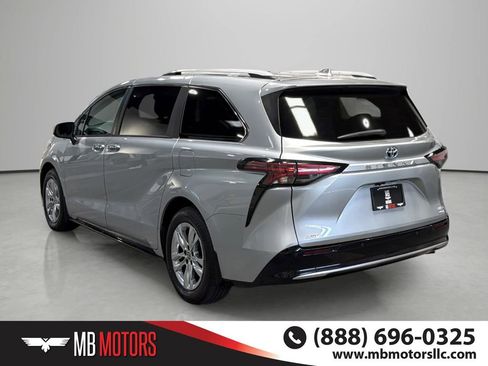 Used 2022 Toyota Sienna Limited AWD/4WD image 5