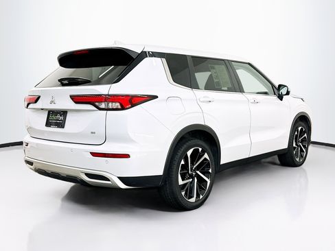 Used 2024 Mitsubishi Outlander SE image 9