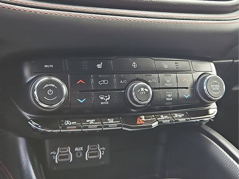 Used 2025 Dodge Durango GT RWD image 17
