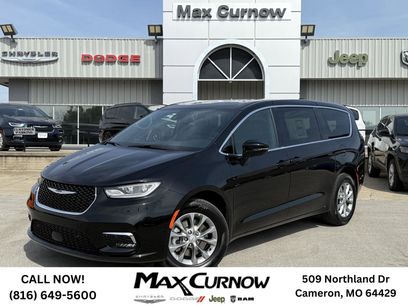 New 2026 Chrysler Pacifica Select