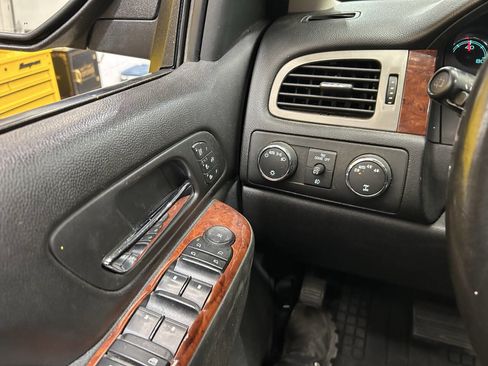 Used 2012 Chevrolet Suburban LTZ image 31