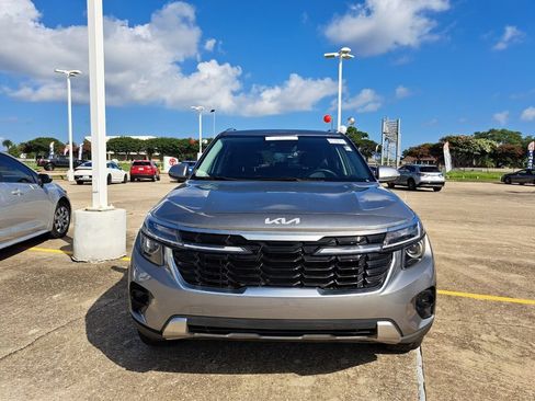 Used 2024 Kia Seltos EX AWD/4WD image 2