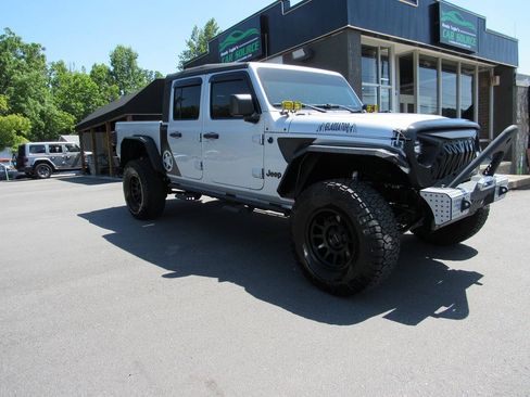 Used 2023 Jeep Gladiator Sport AWD/4WD image 2