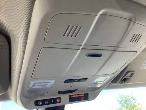 Used 2019 Buick Envision Essence image 34