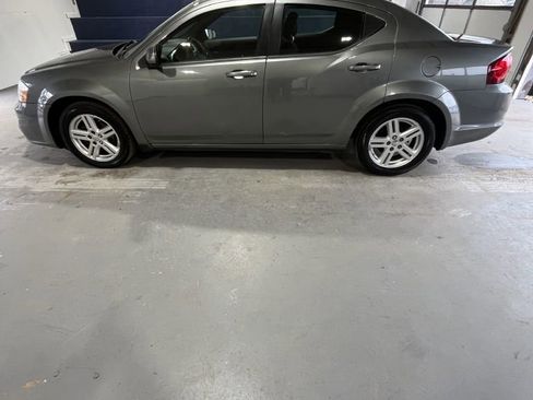 Used 2013 Dodge Avenger SXT image 1