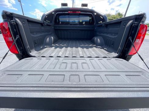 Used 2022 Chevrolet Colorado ZR2 w/ ZR2 Midnight Special Edition AWD/4WD image 27
