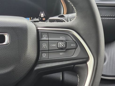 New 2025 Jeep Grand Cherokee Altitude image 20