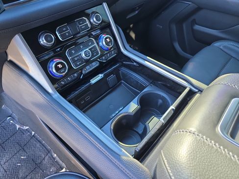 Used 2021 GMC Yukon Denali w/ Denali Premium Package image 30