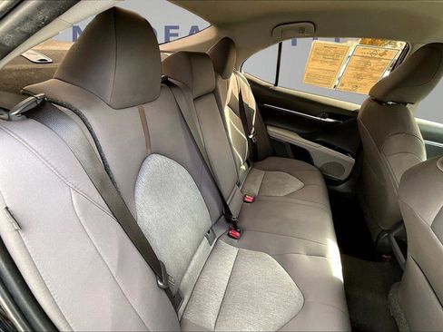Used 2020 Toyota Camry LE image 24