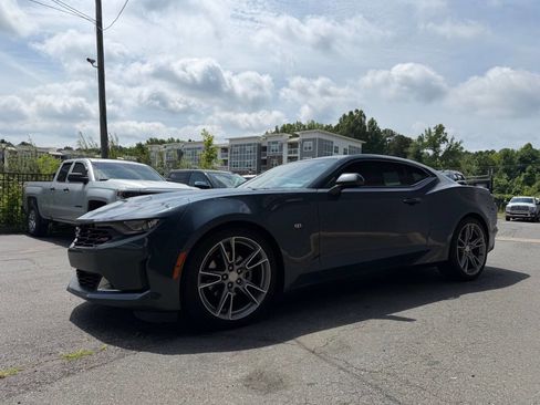 Used 2019 Chevrolet Camaro LT RWD image 4