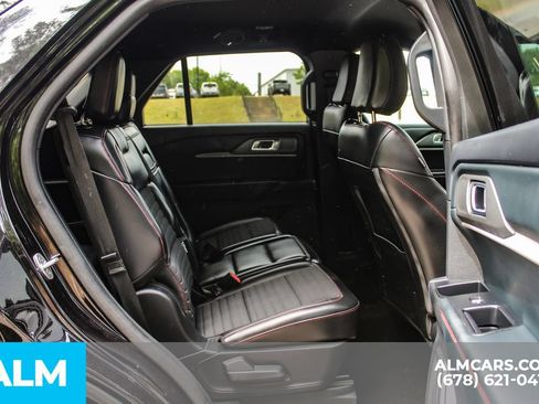 Used 2025 Ford Explorer ST-Line w/ ST-Line Street Pack AWD/4WD image 21