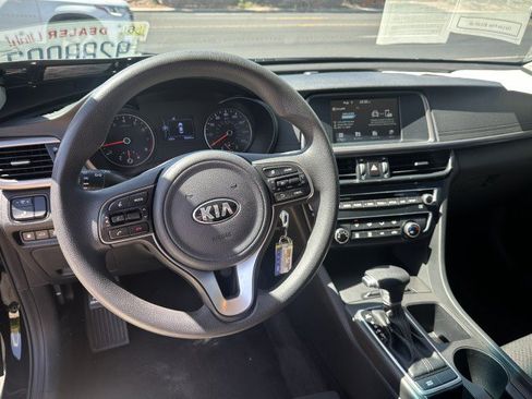 Used 2018 Kia Optima LX w/ 17" Alloy Wheels Package FWD image 12