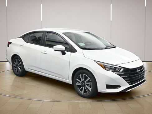 Certified 2025 Nissan Versa SV w/ Trunk Package FWD image 1
