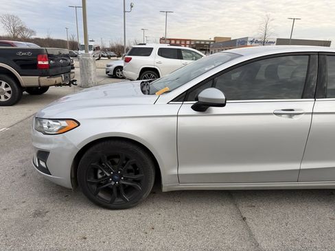 Used 2019 Ford Fusion SE w/ Equipment Group 151A image 4