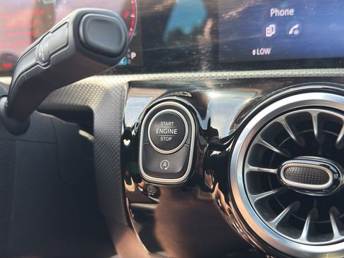 Used 2025 Mercedes-Benz CLA 250 image 32