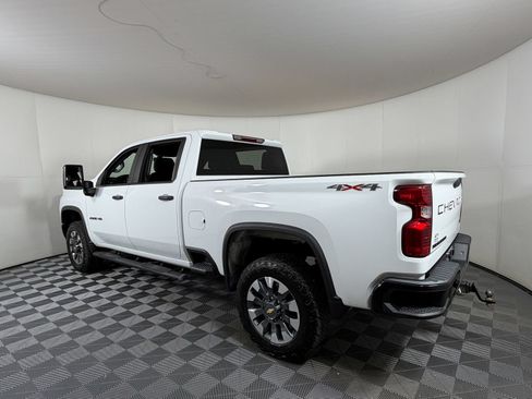 Used 2022 Chevrolet Silverado 2500 Custom w/ Custom Value Package AWD/4WD image 3