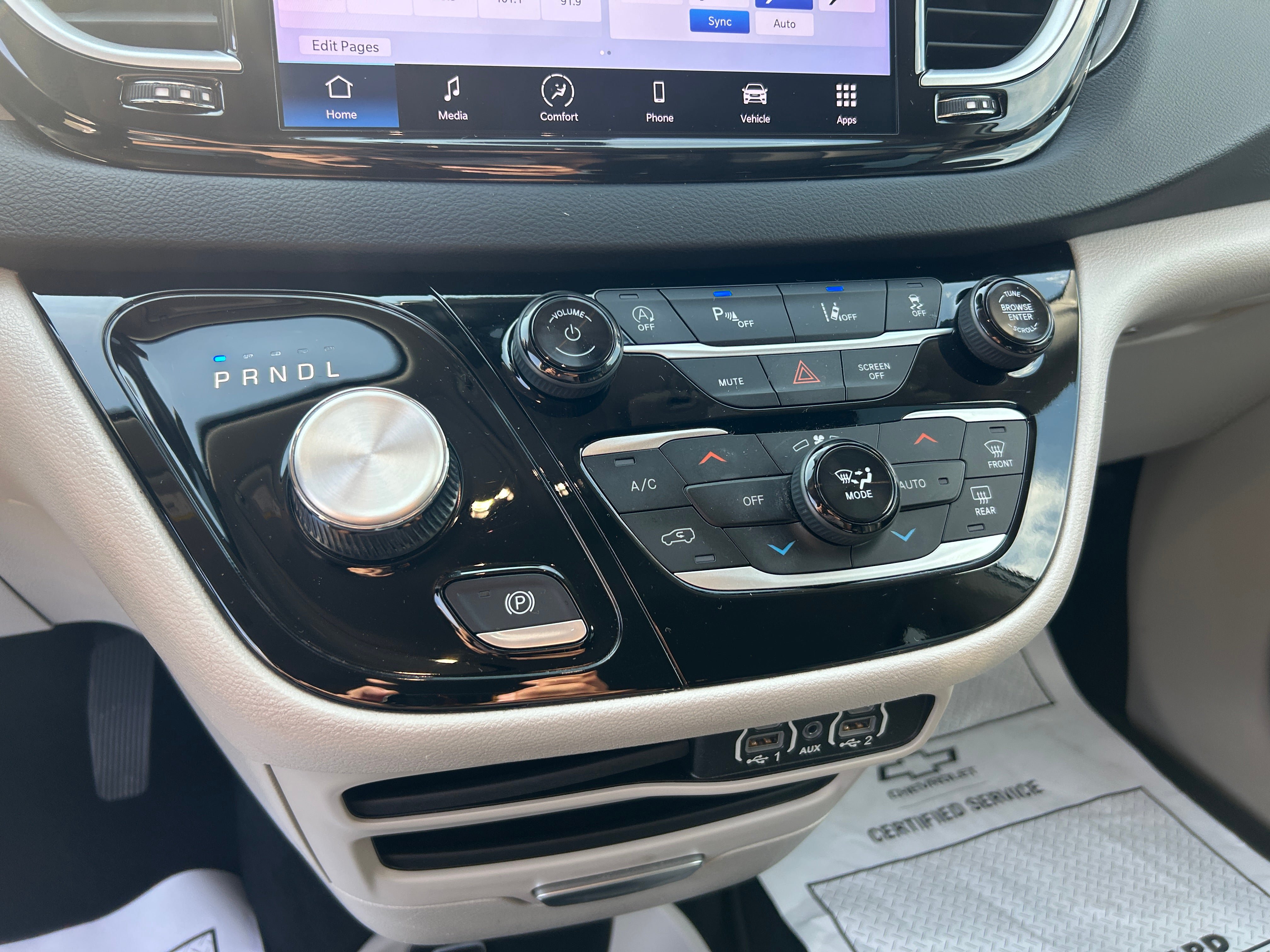 Used 2024 Chrysler Pacifica Touring-L FWD image 23