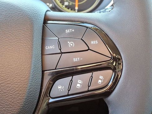 Used 2023 Jeep Cherokee Altitude Lux image 21