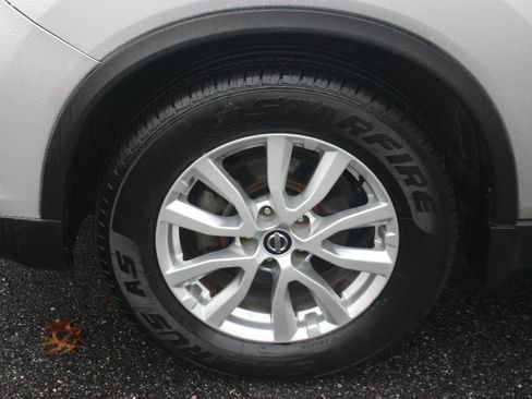 Used 2018 Nissan Rogue SV image 40