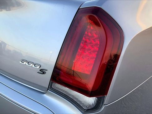 Used 2015 Chrysler 300 S image 29