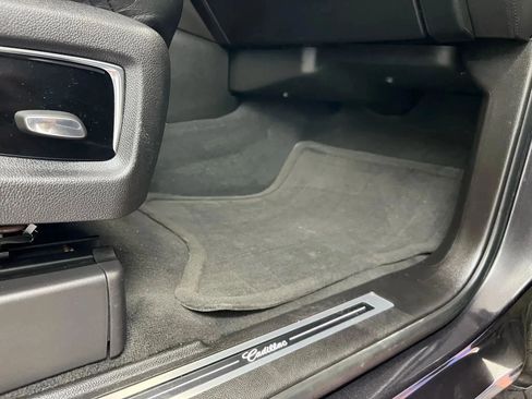 Used 2015 Cadillac Escalade Premium image 30