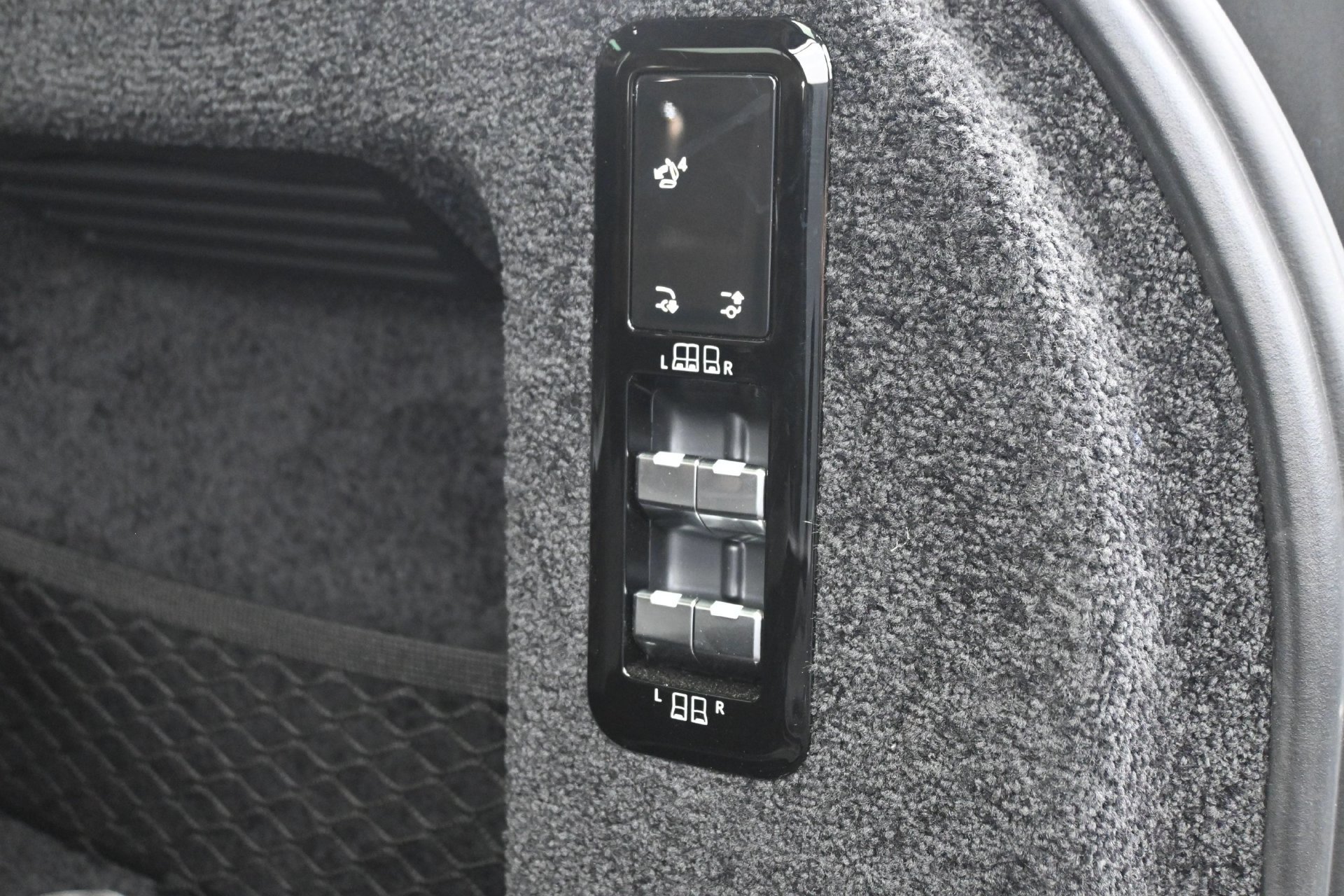 Used 2025 Land Rover Range Rover Long Wheelbase SE AWD/4WD image 16