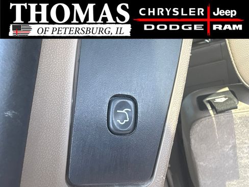 Used 2013 Chrysler Town & Country Touring FWD image 25