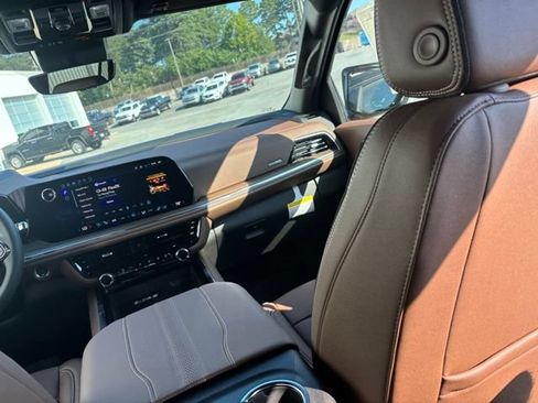 New 2026 Chevrolet Suburban High Country w/ Sun And Tow Package AWD/4WD image 20