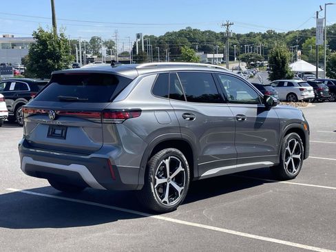 New 2026 Volkswagen Tiguan SE FWD image 7