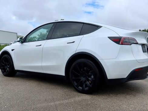 Used 2023 Tesla Model Y Long Range AWD/4WD image 4