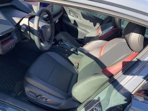New 2026 Toyota Prius Plug-In Hybrid FWD image 18