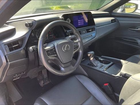 Used 2024 Lexus ES 250 w/ Premium Package AWD/4WD image 3