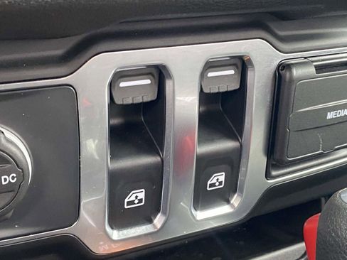 Used 2025 Jeep Wrangler Sport image 19