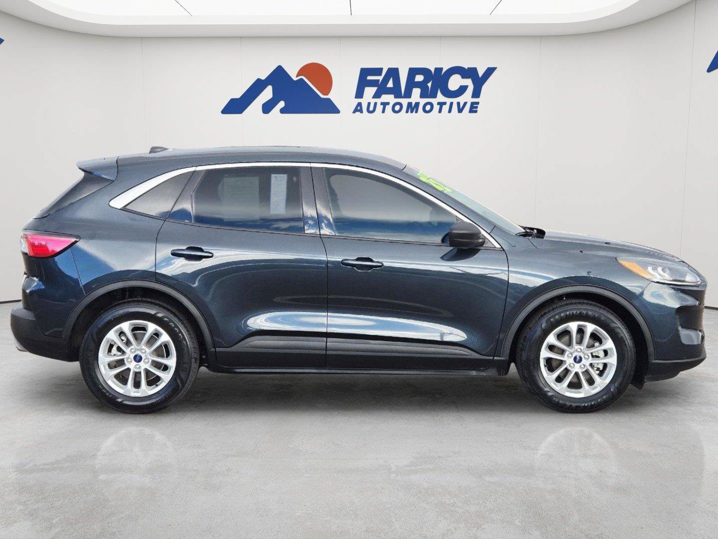 Used 2022 Ford Escape SE w/ Convenience Package FWD image 4