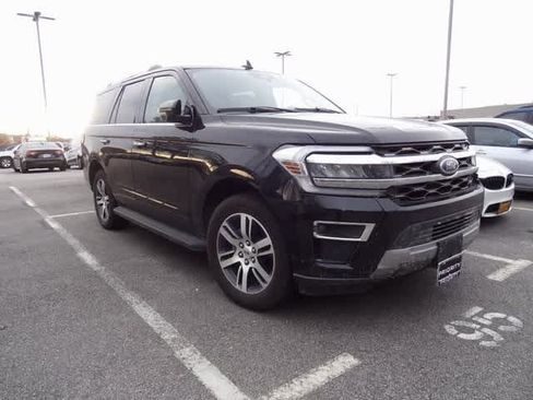 Certified 2024 Ford Expedition Limited image 3