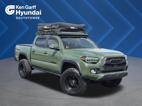 Used 2021 Toyota Tacoma TRD Off-Road w/ Technology Package AWD/4WD image 1
