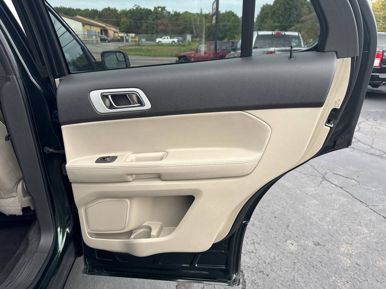 Used 2013 Ford Explorer XLT AWD/4WD image 27