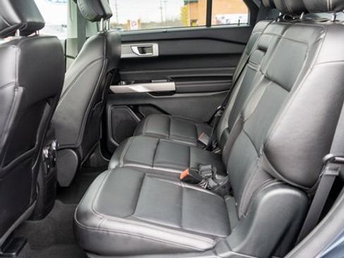 Used 2023 Ford Explorer Limited image 12