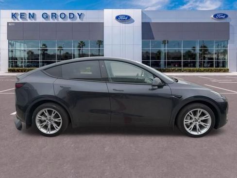 Used 2024 Tesla Model Y Long Range AWD/4WD image 5